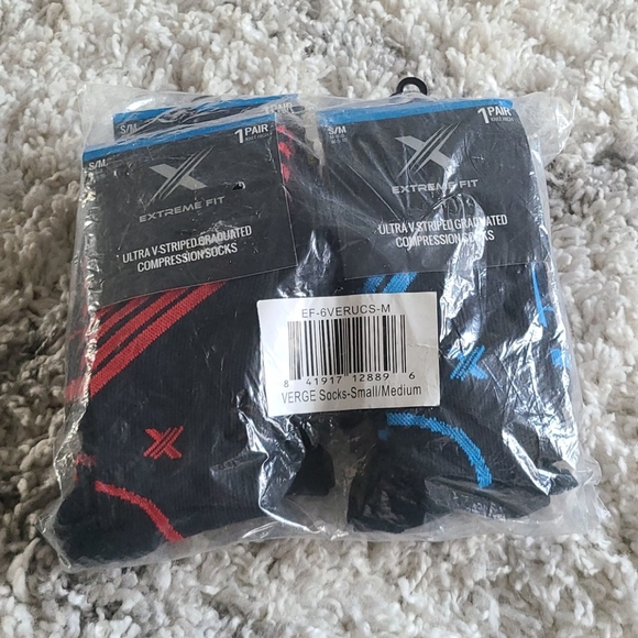 Extreme Fit Ultra V-Striped Compression Socks 🆕️ - Picture 2 of 6